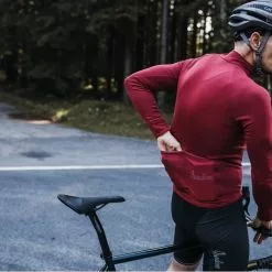 Isadore LS Jersey Ruby Wine 7 Isadore LS Jersey Ruby Wine -Tilbud Cykeltrøjer Butik Isadore LS Jersey Ruby Wine 1613483020 02